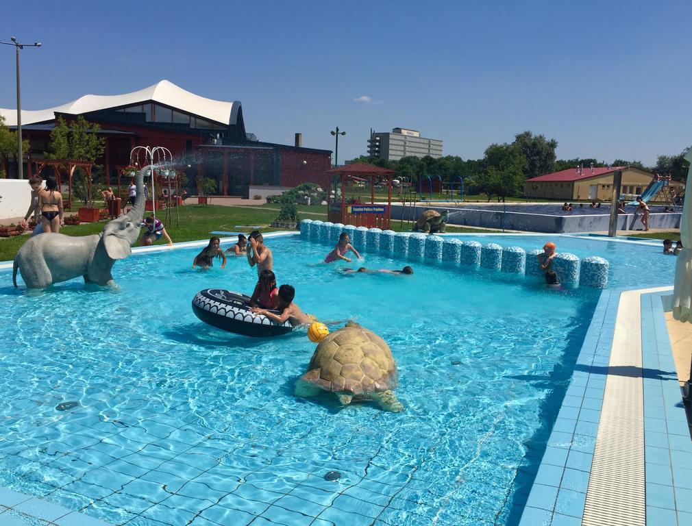 Akacliget Gyogy-Es Strandfuerdo Karcag Екстер'єр фото